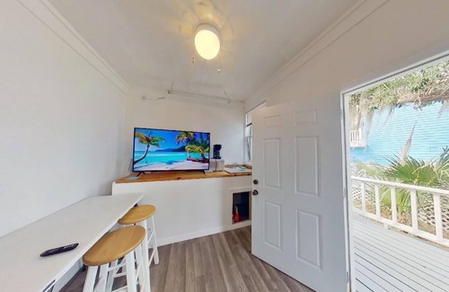 Cedar Key Cabaña | Cedar Key IslandCoastalHeavenCottage Kayak to island beach! .Pets stay free!