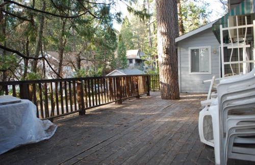 Bass Lake Casa | Cedar-lake Area Free Night Special