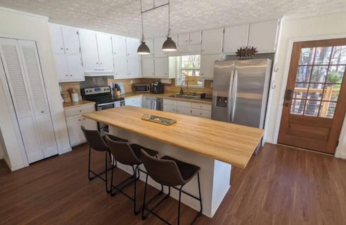 Buckhead Casa | Cedar Lake Retreat