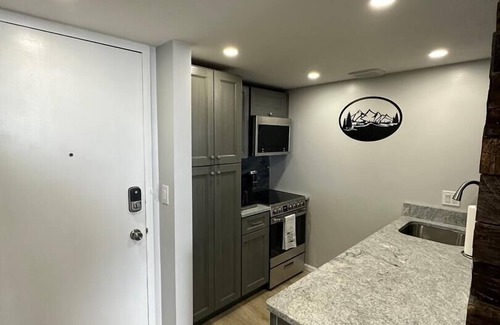 Weirs Beach Condominio | Cedar Lodge 305. 2 bedroom condo with Lake Winni views!