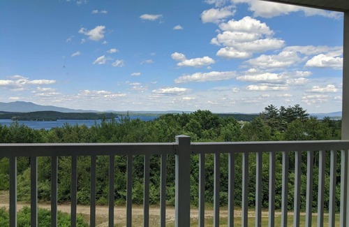 Weirs Beach Condominio | Cedar Lodge 305. 2 bedroom condo with Lake Winni views!