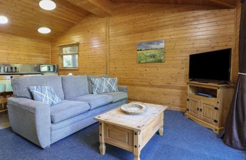 Rosliston Casa | Cedar Lodge