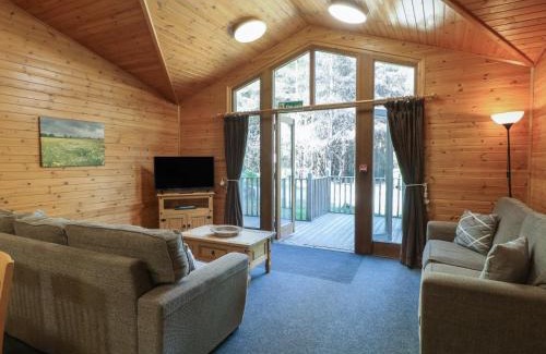 Rosliston Casa | Cedar Lodge