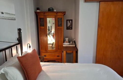 Robertson Casa | Cedar Lodge Guest House