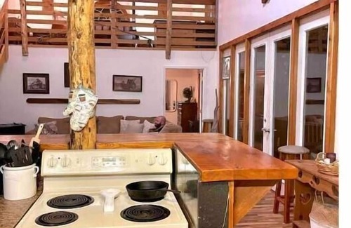Burnsville Cabina | Cedar Lodge on Rock Creek!