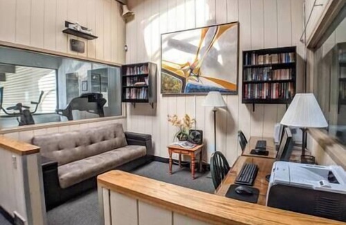 Weirs Beach Apartamento | Cedar Lodge Room-Private Balcony Close to Weirs!