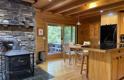 Boothbay Cabina | Cedar Lodge - Upscale Cabin on Knickerbocker Lake!
