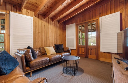 Ophir Cabina | Bush Retreat w/ Firepit & Wildlife – Pet-Friendly but Not Fully Fenced