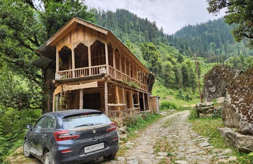 Banjar Cabaña | Cedar Oak Cottage 2BR By Homeyhuts