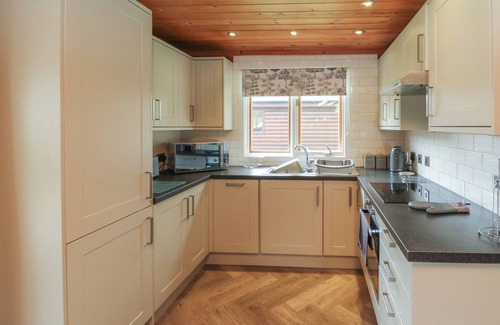 Winkleigh Cabaña | CEDAR, pet friendly, luxury holiday cottage, with a garden in Dolton