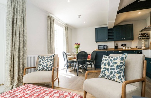 Elcot Cabaña | CEDAR, pet friendly, with pool in Kintbury