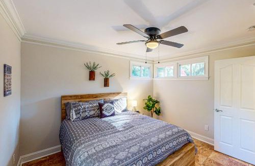 Lancaster Casa | Cedar Pines Bungalow