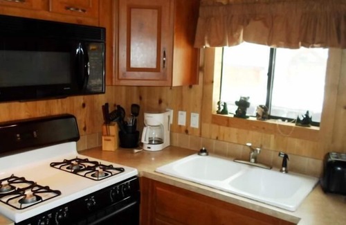Tahoe Valley Cabina | Cedar Pines Resort