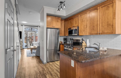 Canmore Cabina | Cedar Ridge Chalet - Pool & Hot tub - Pet Friendly