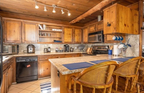 Oakhurst Cabina | Cedar Ridge/Hot Tub/BBQ/Sleeps 8