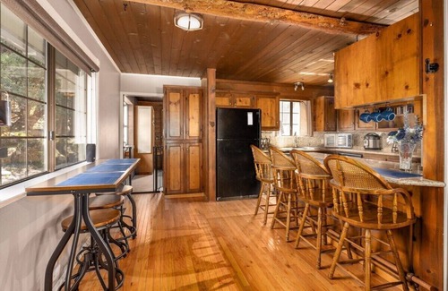 Oakhurst Cabina | Cedar Ridge/Hot Tub/BBQ/Sleeps 8
