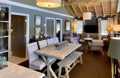 Lake Toxaway Cabaña | Cedar Rise Walking distance to the lake and Greystone Inn.