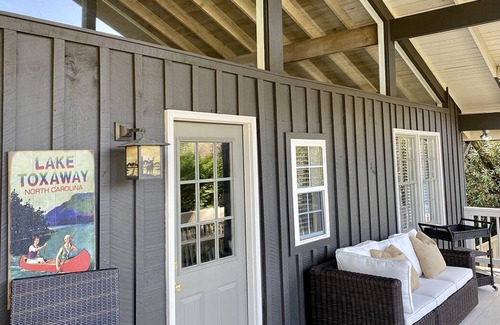 Lake Toxaway Cabaña | Cedar Rise Walking distance to the lake and Greystone Inn.
