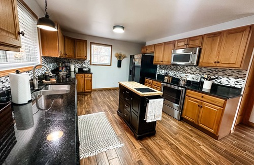 Harrison Casa | Cedar River Home-Pet Friendly!