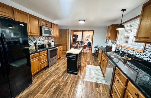 Harrison Casa | Cedar River Home-Pet Friendly!