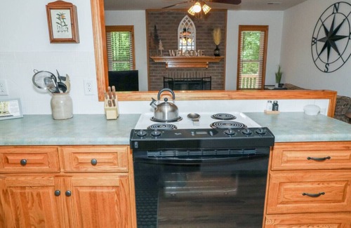 Peters Creek Cabaña | Cedar Run Cottage - secluded romantic getaway, by Buffalo Mountain Getaway