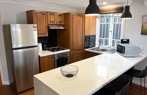 Greenslopes Casa | Cedar Trees, Lower 2BR Pets