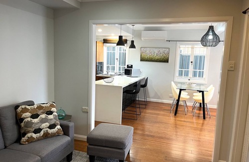 Greenslopes Casa | Cedar Trees, Lower 2BR Pets