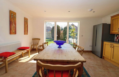 Stratton Strawless Cabaña | CEDAR VIEW, pet friendly, with a garden in Coltishall