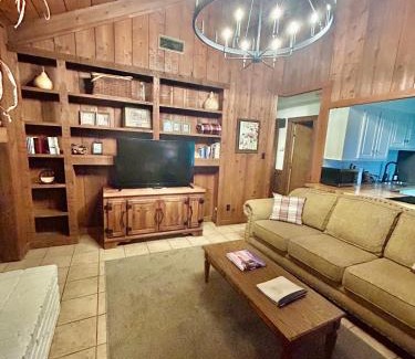 Uncertain Casa | Cedar Wood Lodge Wkayaks & Canoes