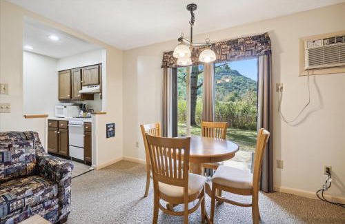 West Bridgewater Hotel | Cedarbrook Deluxe Two Bedroom Suite, With heated pool 10102