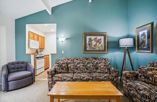 West Bridgewater Hotel | Cedarbrook Deluxe Two Bedroom Suite with outdoor heated pool 20910