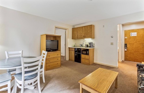 West Bridgewater Hotel | Suite de un dormitorio de lujo ubicada en el primer piso con piscina climatizada al aire libre