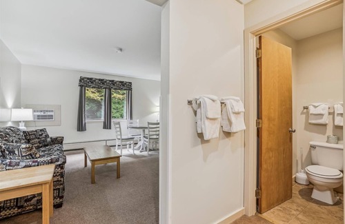 West Bridgewater Hotel | Suite de un dormitorio de lujo ubicada en el primer piso con piscina climatizada al aire libre