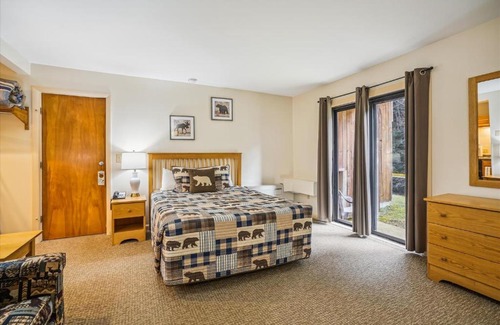 West Bridgewater Hotel | Cedarbrook Queen Studio 107
