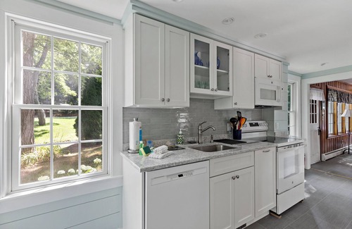 Wellfleet Casa | Cedardown - Centrally Located Wellfleet 5 Bedroom with AC