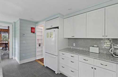 Wellfleet Casa | Cedardown - Centrally Located Wellfleet 5 Bedroom with AC