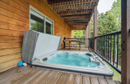 Woodland Park Casa | Cedarstone Lodge Luxe Mountain Retreat w Hot Tub