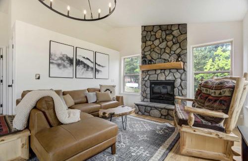 Woodland Park Casa | Cedarstone Lodge Luxe Mountain Retreat w Hot Tub
