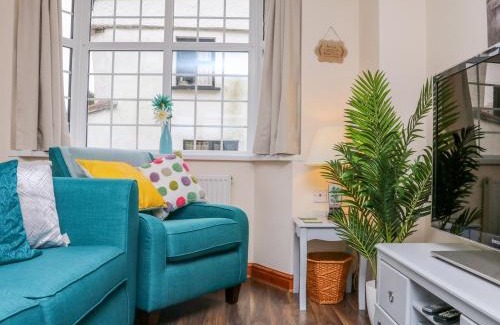 Broadwoodkelly Casa | Cedarwood Cottage