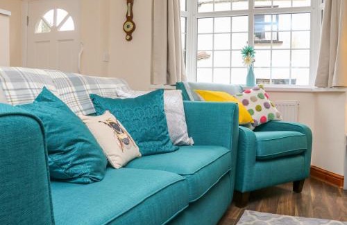 Broadwoodkelly Casa | Cedarwood Cottage