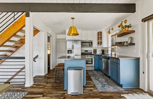 Blue Jay Casa | Cedarwood Lodge - Cheerful 4 bedroom home 3 bath