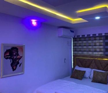 Abeokuta Apartamento | Cee&Tee ABEOKUTA 1BR-247Electricity - Solar Inverter AC in bedroom