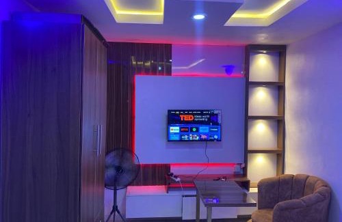 Abeokuta Apartamento | Cee&Tee ABK 1BEDROOM -247Electricity - Solar Inverter AC in bedroom