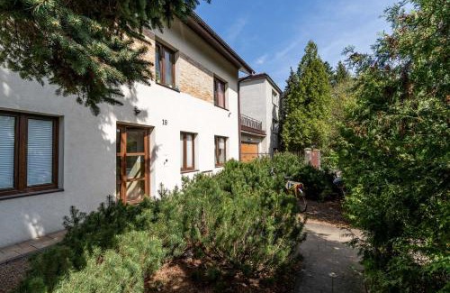 Lagiewniki Apartamento | Cegielniana Grey Studio by BookingHost