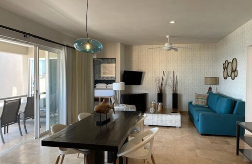 Juárez Complejo | Celebrate New Years! 3 BR Suite on Medano Beach & Steps from the Heart of Cabo