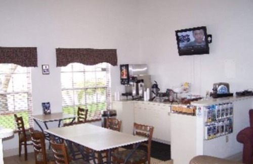 Haines City Casa | CELEBRATE!! Sun, Fun, Relax- Suite- 2 Queen Beds