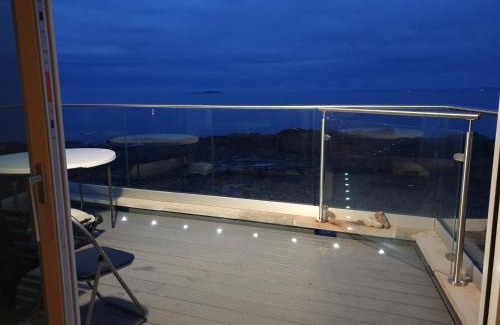 Cellardyke Casa | Cellardyke 3-Bed House Sleeps 6 with Sea Terrace
