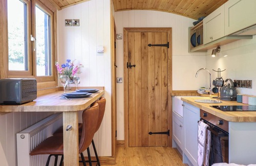 Llanelltyd Cabaña | CELYN, pet friendly, with hot tub in Dolgellau