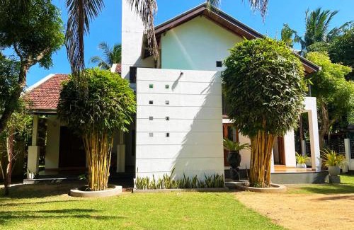 Negombo Cama Y Desayuno | Cenreeza Airport Villa