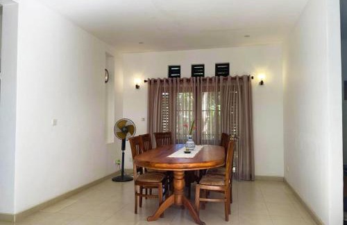 Negombo Cama Y Desayuno | Cenreeza Airport Villa